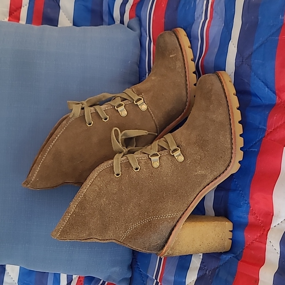 UGG Heeled Suede Boots ❤️